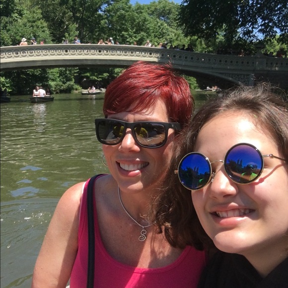 Meet your Posher, Stephanie - Picture 1 of 1